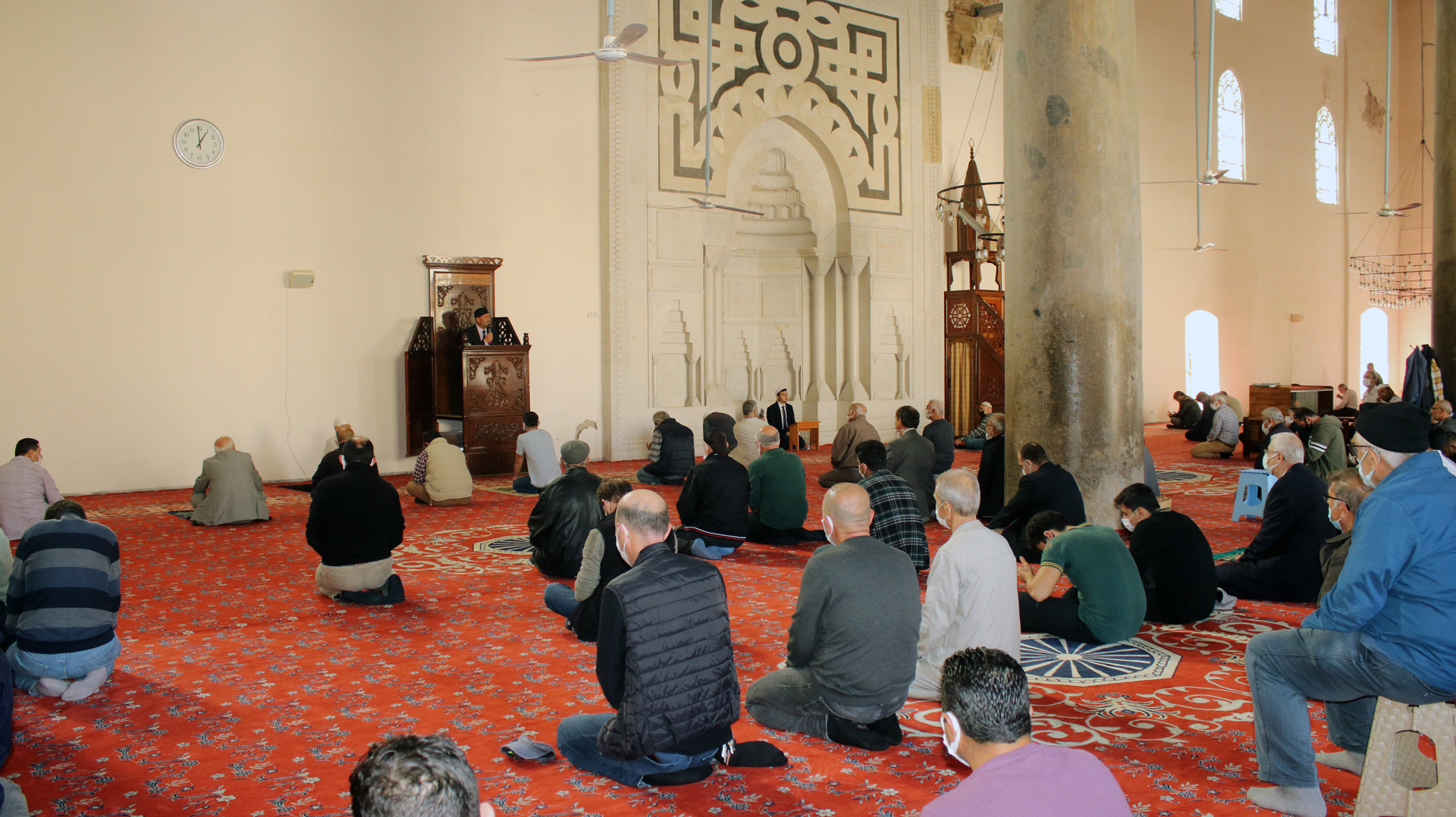 SELÇUK İSA BEY CAMİİ’NDE KUR’AN ZİYAFETİ VE ŞEHİT ANMASI YAPILDI