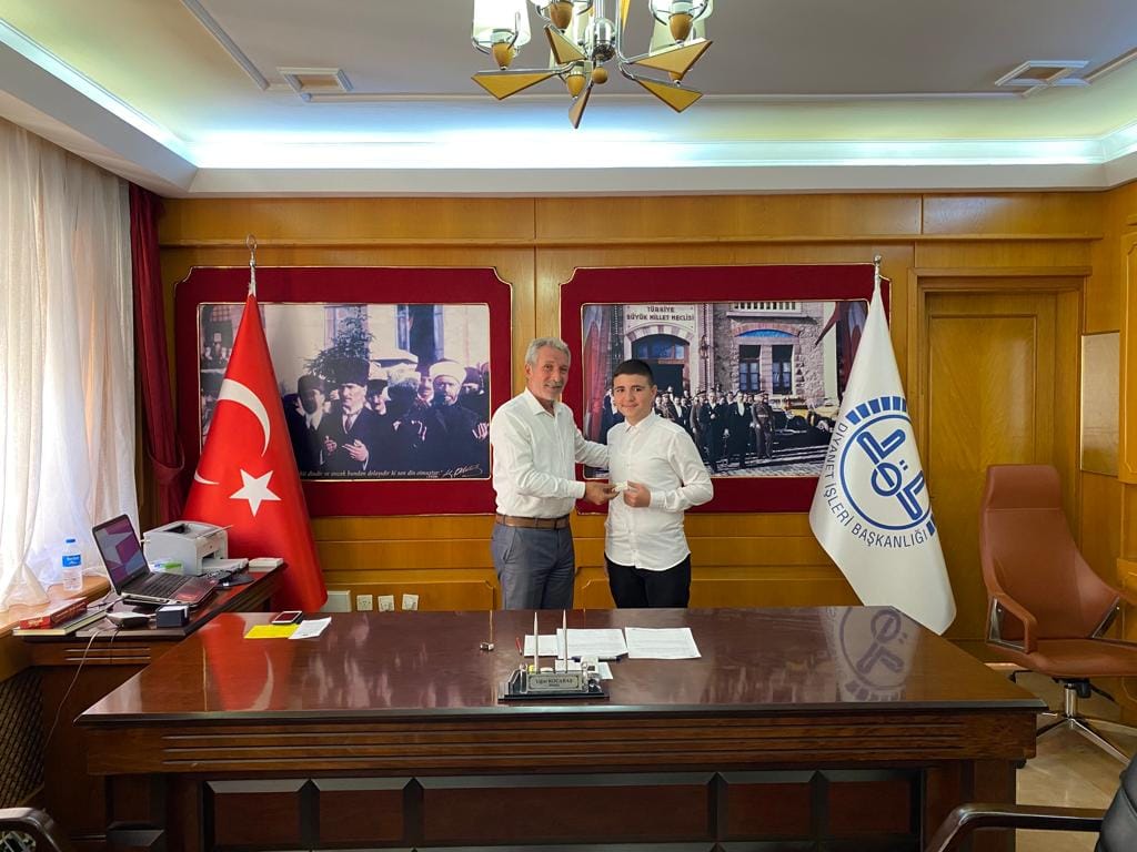 Konak İlçe Müftümüz Uğur Kocabaş’dan Türkiye Birincisi Olan Öğrencimize Tebrik