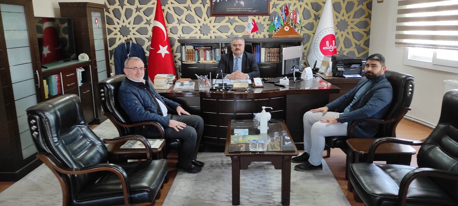 Menderes İlçe Müftüsü Emir Veran’ı Makamında Ziyaret Ettik