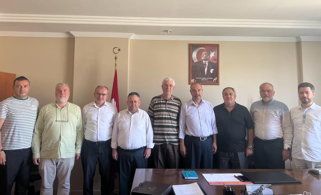Kestanepazarı Hatay Kur’an Kursu Kurs Yöneticiliğine Atanan Hafız İbrahim Eker ve İzmir Anadolu İmam Hatip Lisesi Okul Müdürlüğüne Atanan Ali Dadan’ı Makamında Ziyaret Ederek, Tebrik Ettik
