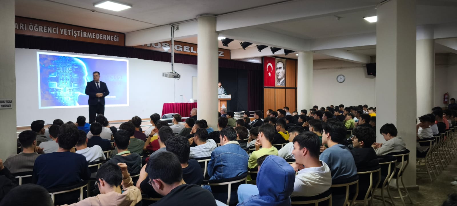 Mezunumuz Bergama İlçe Eğitim Müdürü Ekrem Ulus Öğrencilerimizle Buluştu