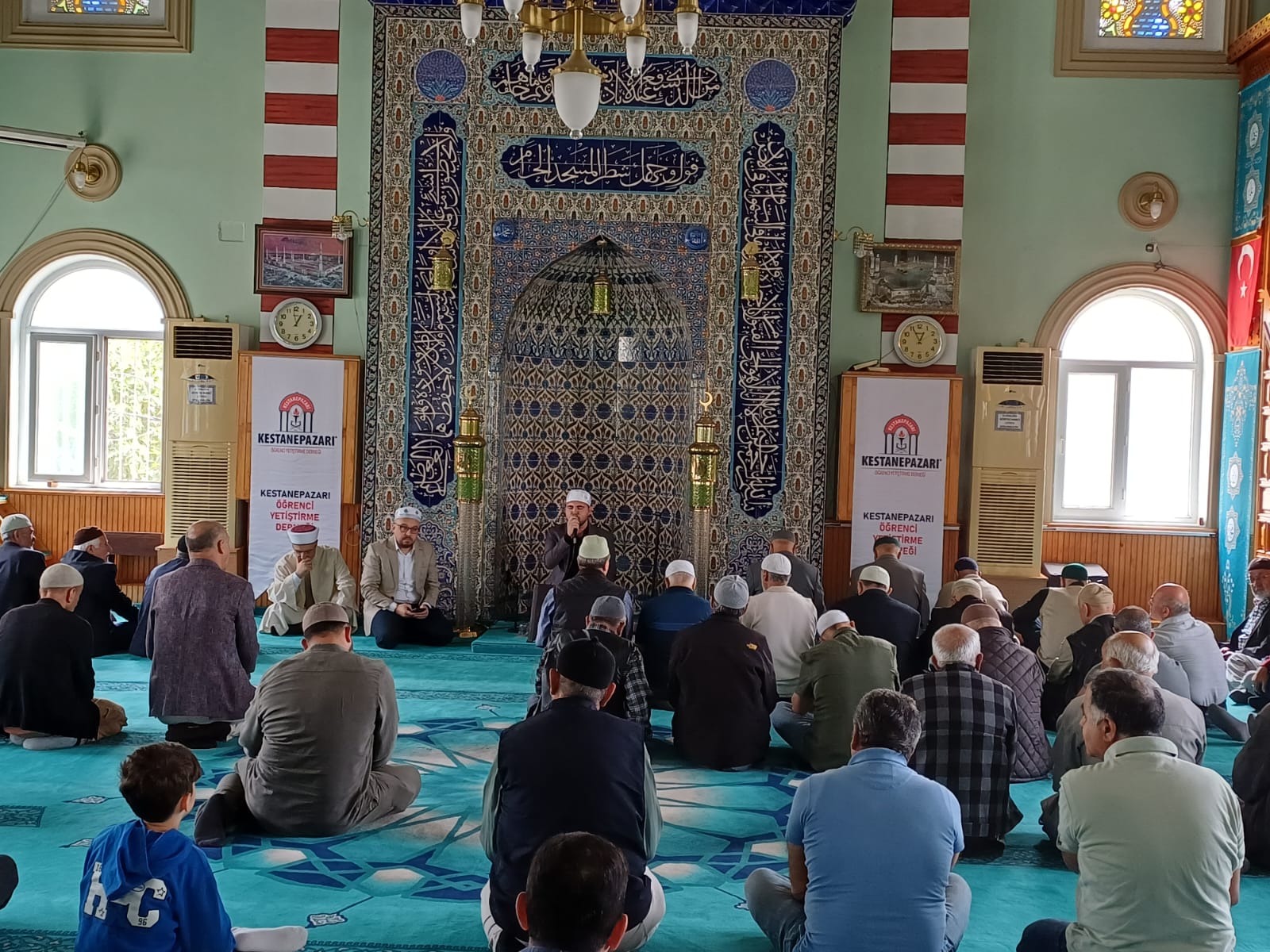 Bayraklı Şafak Camisinde Gönülleri Mest Eden Kur’an Ziyafeti