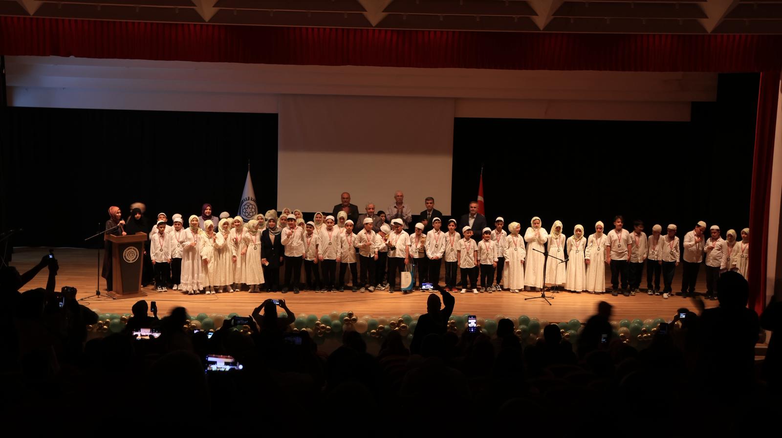 Kestanepazarı’nda Muhteşem Yıl Sonu Mezuniyet Programı